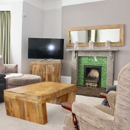Tidesreach Filey, Sleeps 13, Close To Beach Extérieur photo