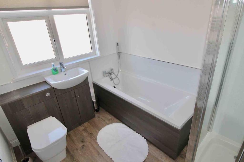 Tidesreach Filey, Sleeps 13, Close To Beach Extérieur photo