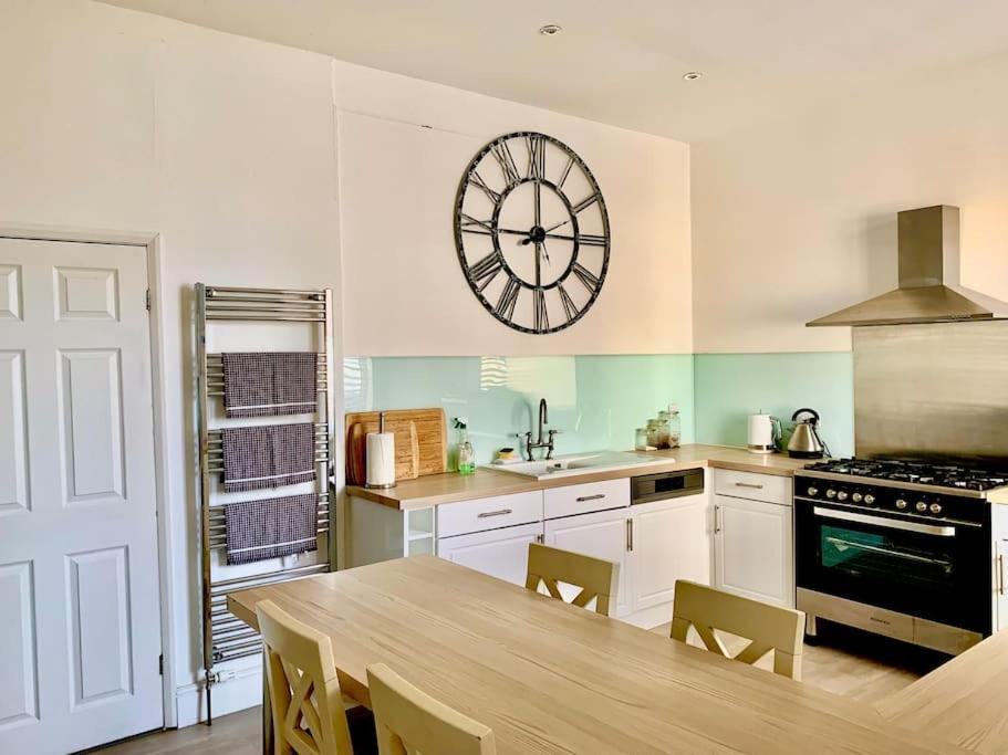 Tidesreach Filey, Sleeps 13, Close To Beach Extérieur photo